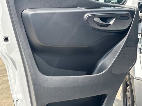 Used 2025 Mercedes-Benz Sprinter 2500 image 18