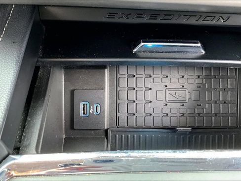 Used 2024 Ford Expedition XLT RWD image 26