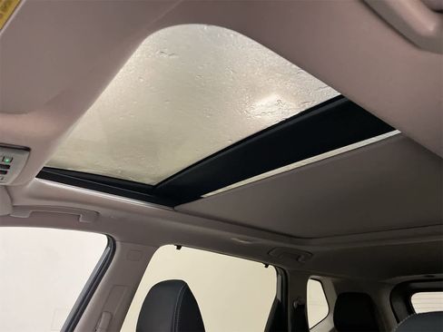 Used 2023 Nissan Rogue SL w/ SL Premium Package image 3