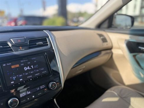 Used 2015 Nissan Altima 2.5 SL FWD image 19