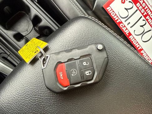 Used 2022 Jeep Wrangler Unlimited Sahara w/ Cold Weather Group AWD/4WD image 30