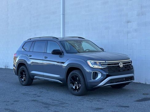New 2026 Volkswagen Atlas Peak Edition image 8