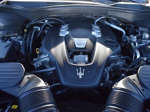 Used 2018 Maserati Levante GranLusso AWD/4WD image 39