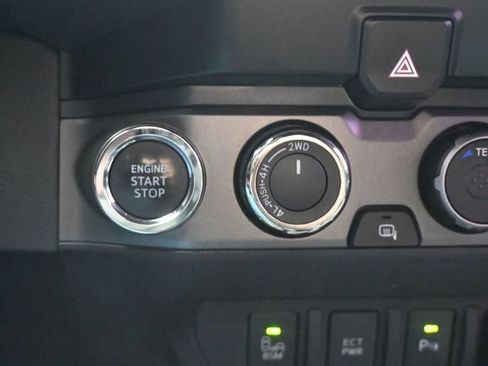 Used 2022 Toyota Tacoma TRD Sport w/ Technology Package AWD/4WD image 30