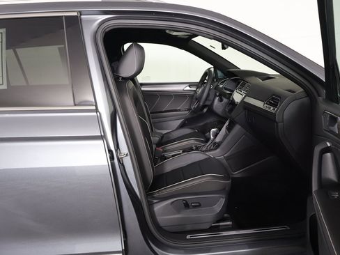 Used 2022 Volkswagen Tiguan SEL R-Line image 32
