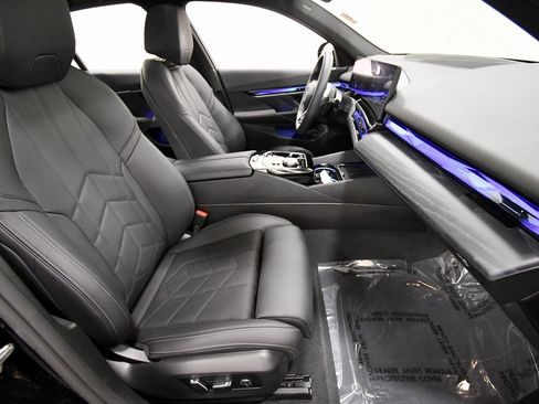 Used 2024 BMW 540i xDrive w/ Premium Package image 19