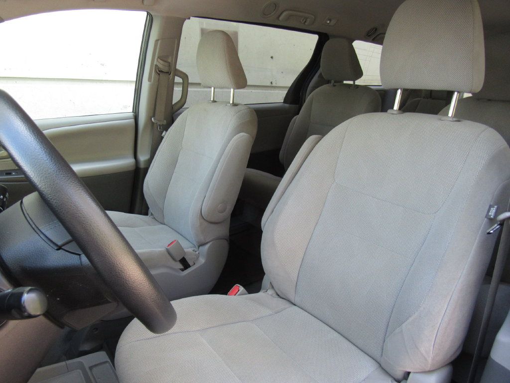 Certified 2020 Toyota Sienna L FWD image 10