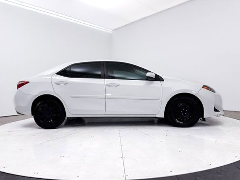 Used 2017 Toyota Corolla LE w/ Carpet Mat Package (TMS) FWD image 32
