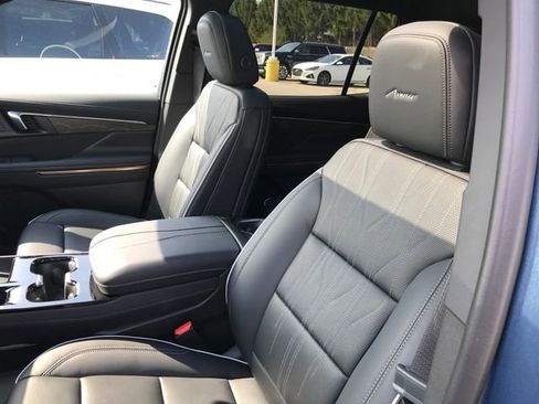 Used 2025 Buick Enclave Avenir w/ LPO, Floor Liner Package image 8