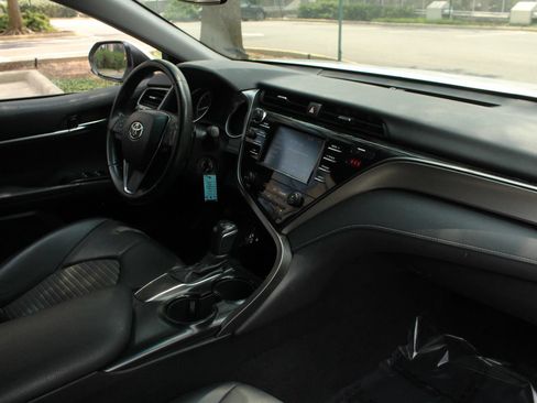 Used 2019 Toyota Camry SE FWD image 20