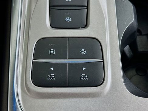 Used 2024 Ford Explorer XLT w/ Equipment Group 202A image 20