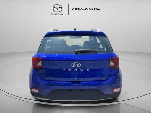 Used 2025 Hyundai Venue SEL FWD image 6