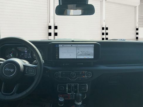 Used 2024 Jeep Wrangler Unlimited Rubicon 4xe image 13