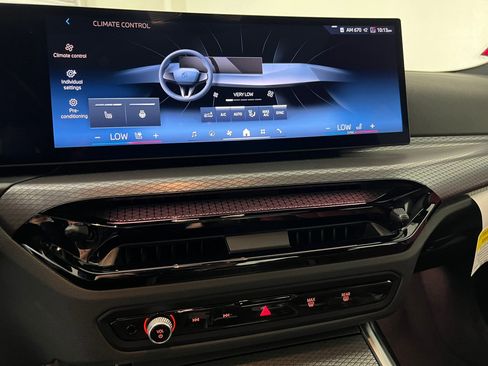 Used 2025 BMW 330i xDrive Sedan w/ Convenience Package AWD/4WD image 28