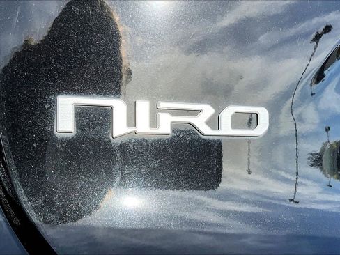 Used 2024 Kia Niro EX Touring image 34