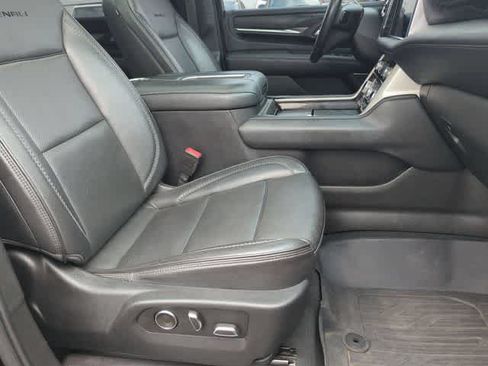 Used 2021 GMC Yukon XL Denali w/ Denali Premium Package AWD/4WD image 25