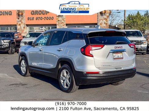 Used 2022 GMC Terrain SLE image 2