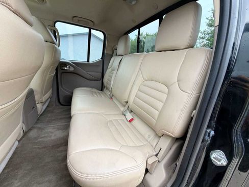 Used 2018 Nissan Frontier SV w/ Value Truck Package RWD image 17