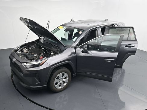 Used 2023 Toyota RAV4 LE AWD/4WD image 40