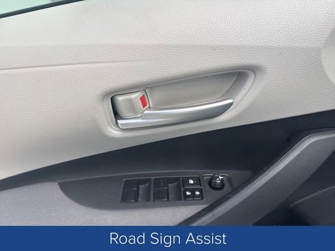 Used 2020 Toyota Corolla LE image 11