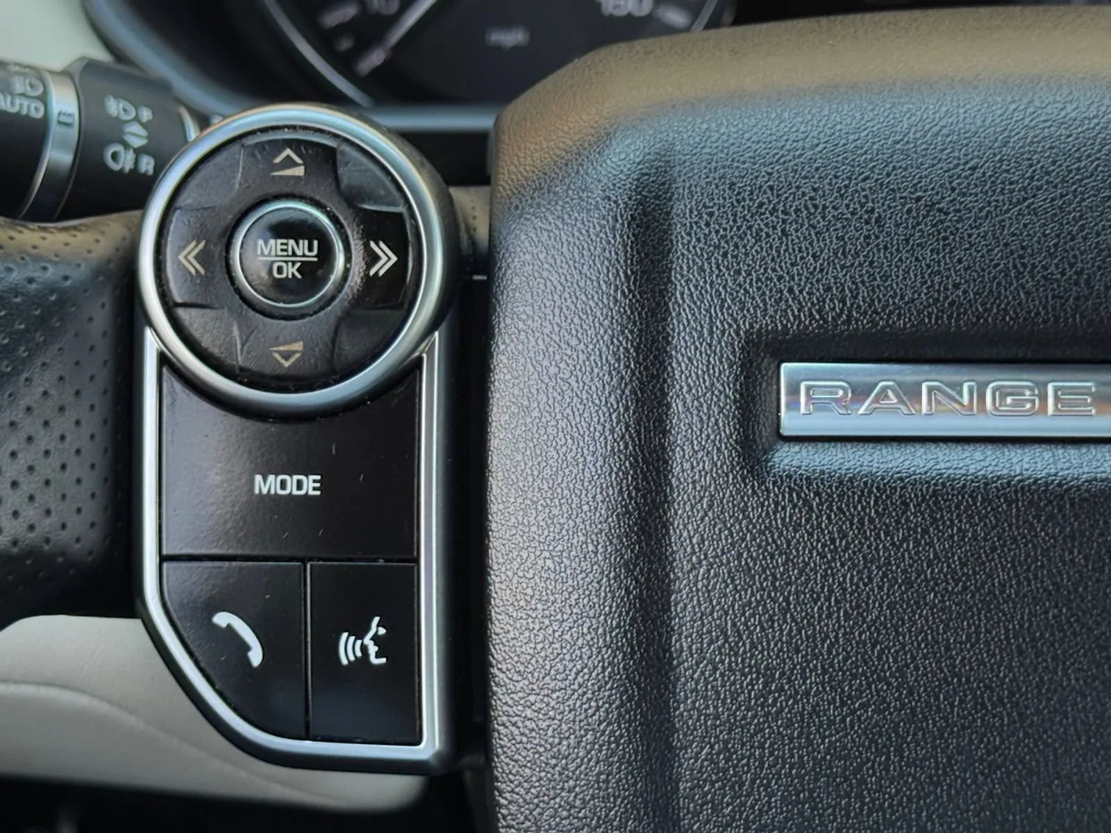 Used 2015 Land Rover Range Rover Sport HSE AWD/4WD image 28