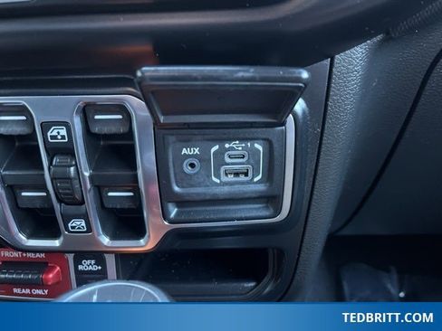 Used 2022 Jeep Wrangler Unlimited Rubicon w/ Cold Weather Group image 34