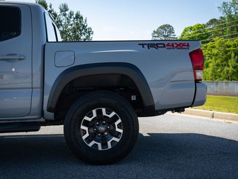 Used 2019 Toyota Tacoma TRD Off-Road AWD/4WD image 6