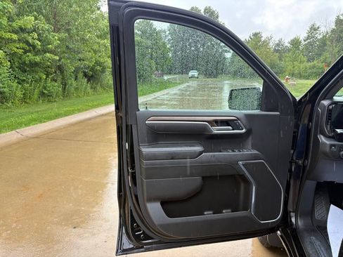 Used 2025 Chevrolet Silverado 1500 LT AWD/4WD image 13