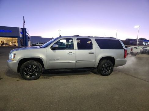 Used 2014 Chevrolet Suburban LT image 4