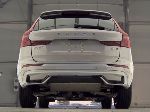 Used 2026 Volvo XC60 B5 Plus AWD/4WD image 11