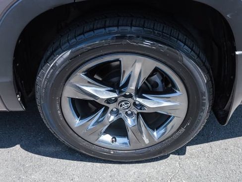 Used 2017 Toyota Highlander Limited Platinum AWD/4WD image 22