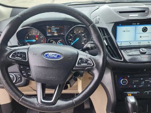 Used 2017 Ford Escape SE w/ SE Leather Comfort Package FWD image 11
