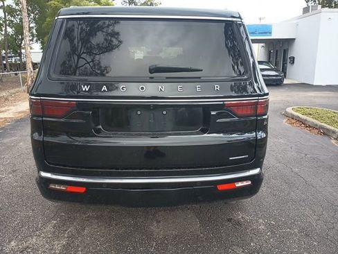 Certified 2024 Jeep Wagoneer Series II AWD/4WD image 4