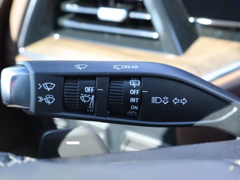 Used 2025 Chevrolet Suburban High Country AWD/4WD image 26