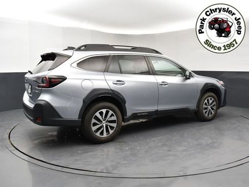 Used 2023 Subaru Outback Premium AWD/4WD image 6