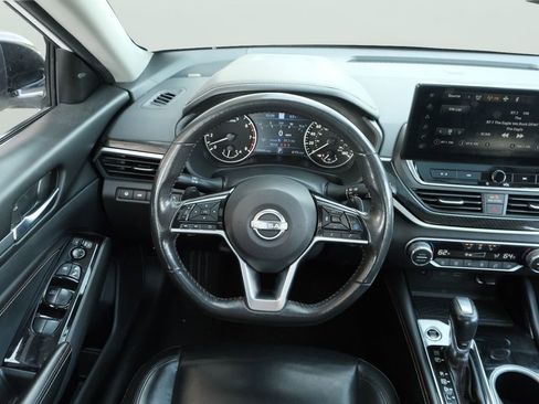 Used 2023 Nissan Altima 2.0 SR FWD image 28