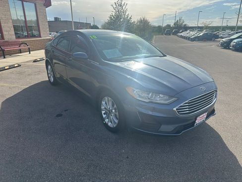 Used 2019 Ford Fusion SE FWD image 3