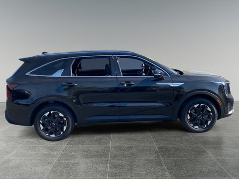 Used 2024 Kia Sorento S FWD image 6