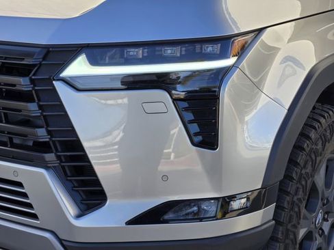 Used 2025 Lexus GX 550 image 9