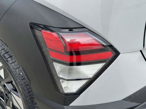 Used 2024 Hyundai Kona SEL w/ Convenience Package AWD/4WD image 17