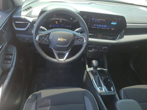 Used 2025 Chevrolet TrailBlazer LT w/ Convenience Package FWD image 12