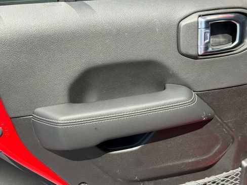 Used 2023 Jeep Gladiator Overland image 12