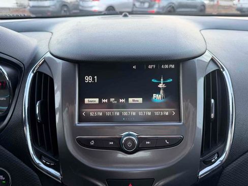 Used 2018 Chevrolet Cruze LT w/ Convenience Package image 27