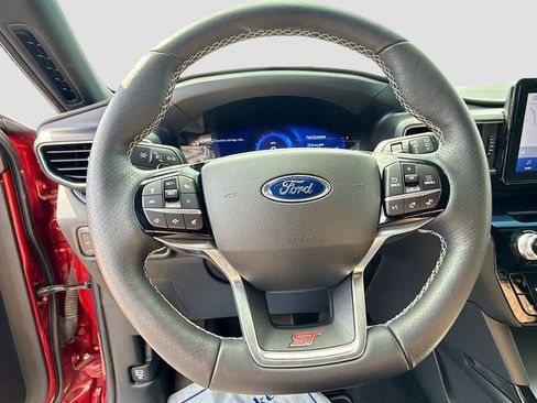 Used 2022 Ford Explorer ST image 13