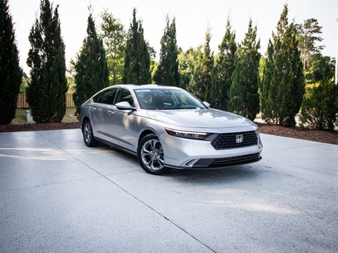 Used 2024 Honda Accord EX image 2