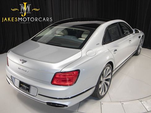 Used 2021 Bentley Flying Spur W12 image 11