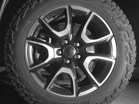 Used 2025 Jeep Compass Trailhawk AWD/4WD image 12