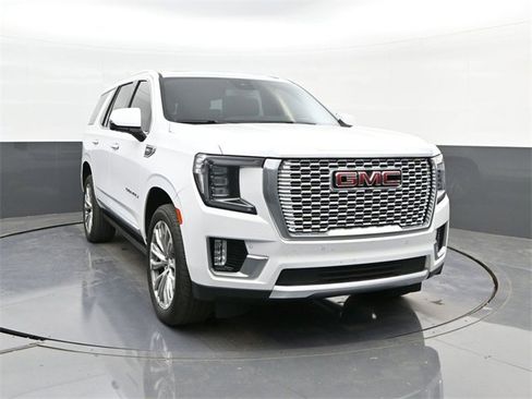 Used 2024 GMC Yukon XL AT4 w/ Technology Package image 22