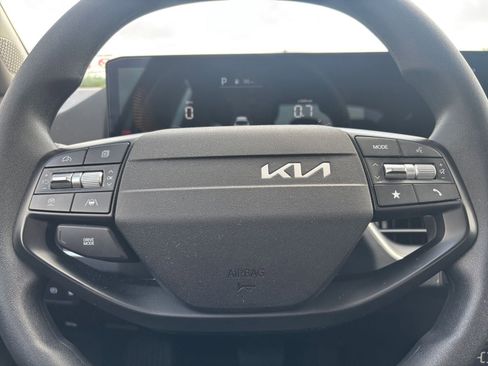 Used 2025 Kia K4 LXS image 27