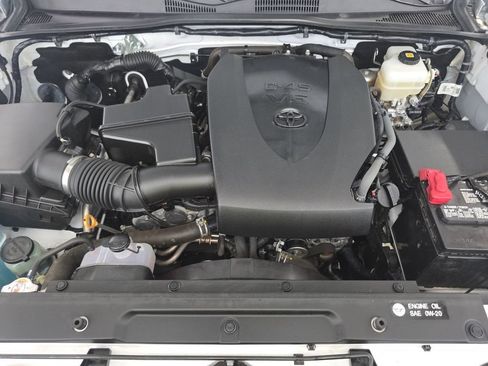 Used 2019 Toyota Tacoma TRD Off-Road AWD/4WD image 10